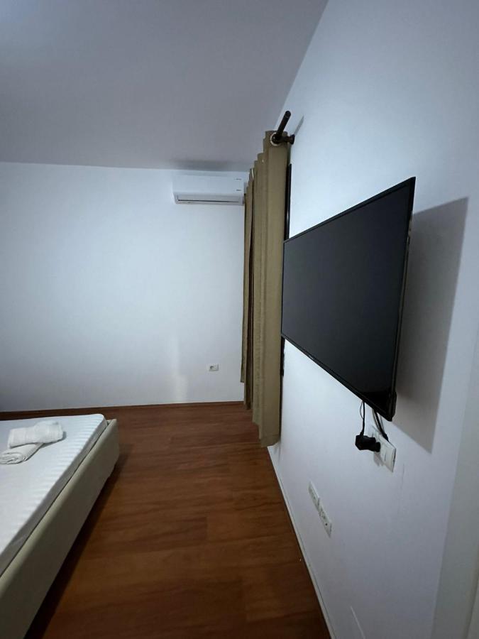Elby Apartments Berat Buitenkant foto