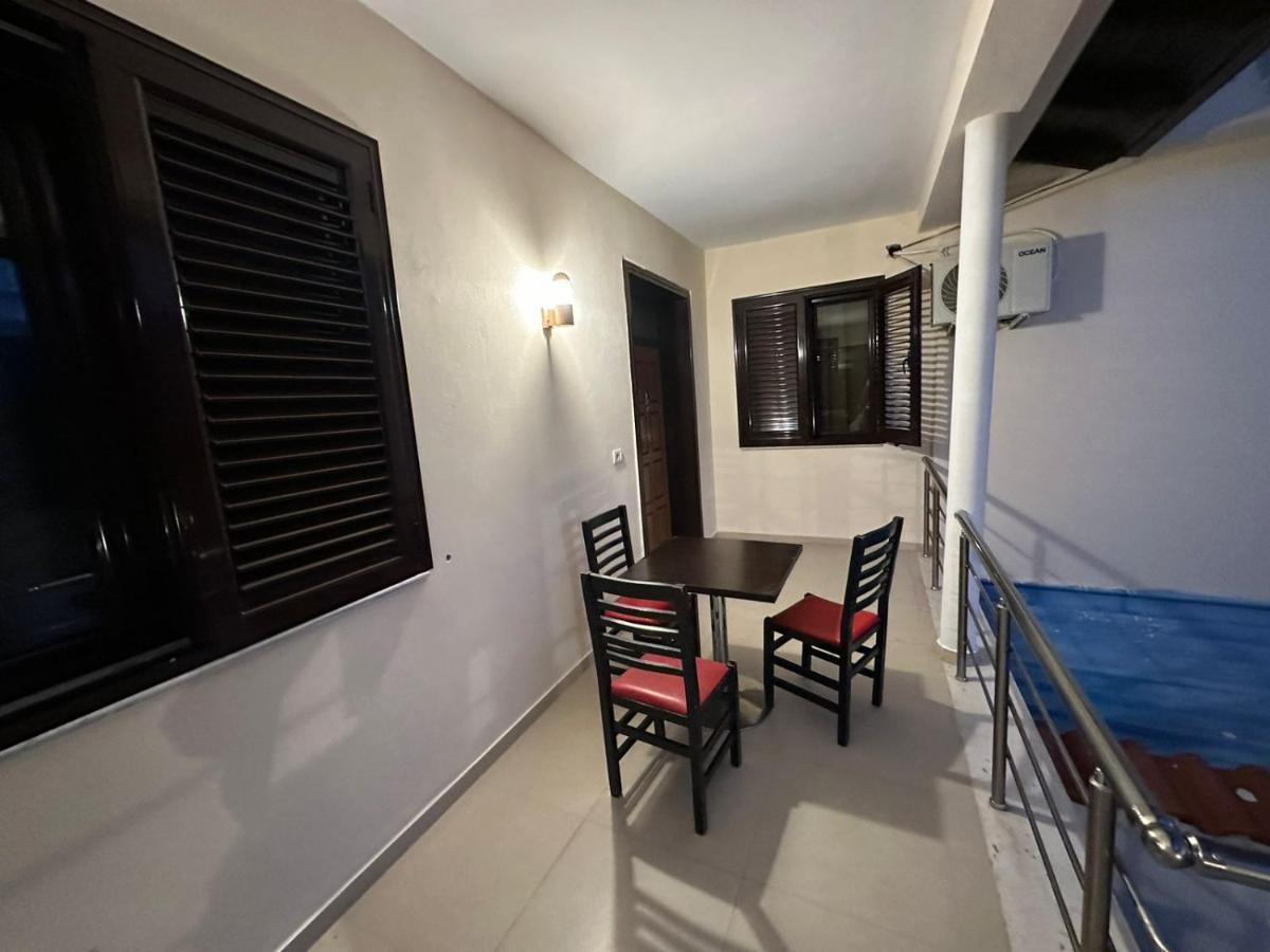 Elby Apartments Berat Buitenkant foto