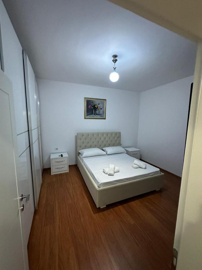 Elby Apartments Berat Buitenkant foto