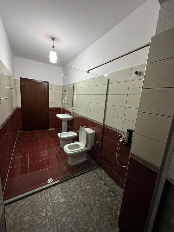 Elby Apartments Berat Buitenkant foto