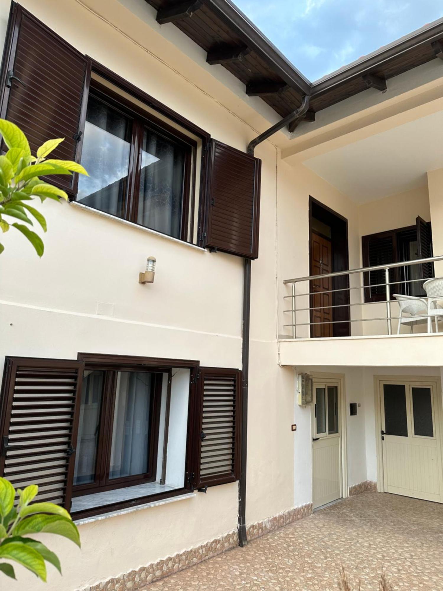Elby Apartments Berat Buitenkant foto