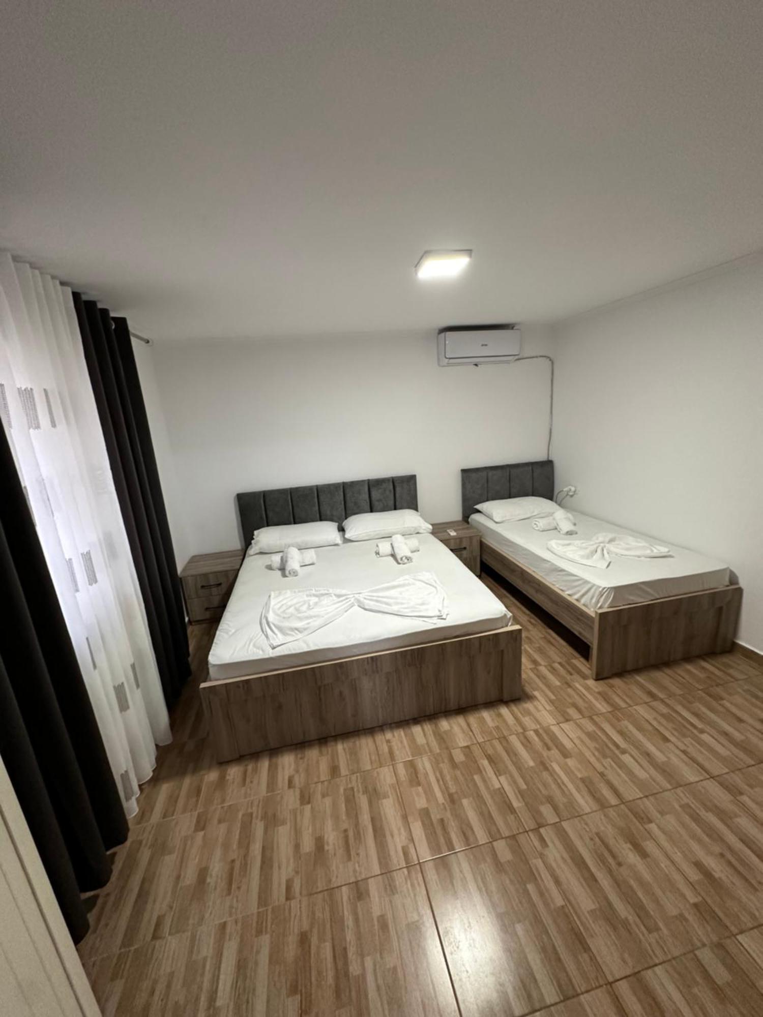 Elby Apartments Berat Buitenkant foto