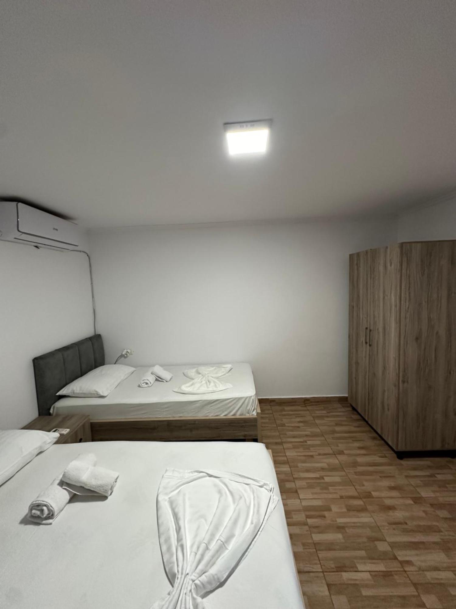 Elby Apartments Berat Buitenkant foto