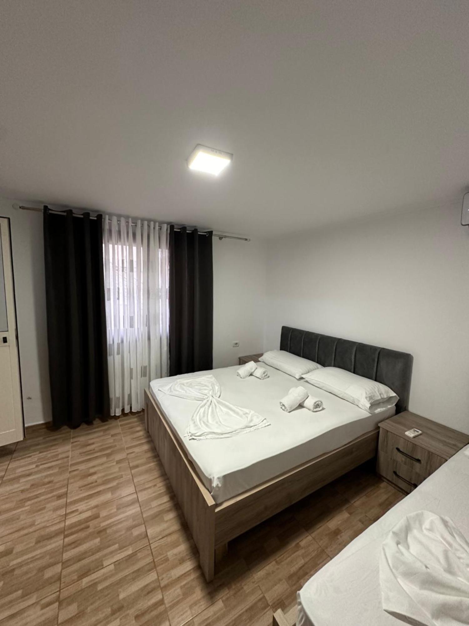 Elby Apartments Berat Buitenkant foto